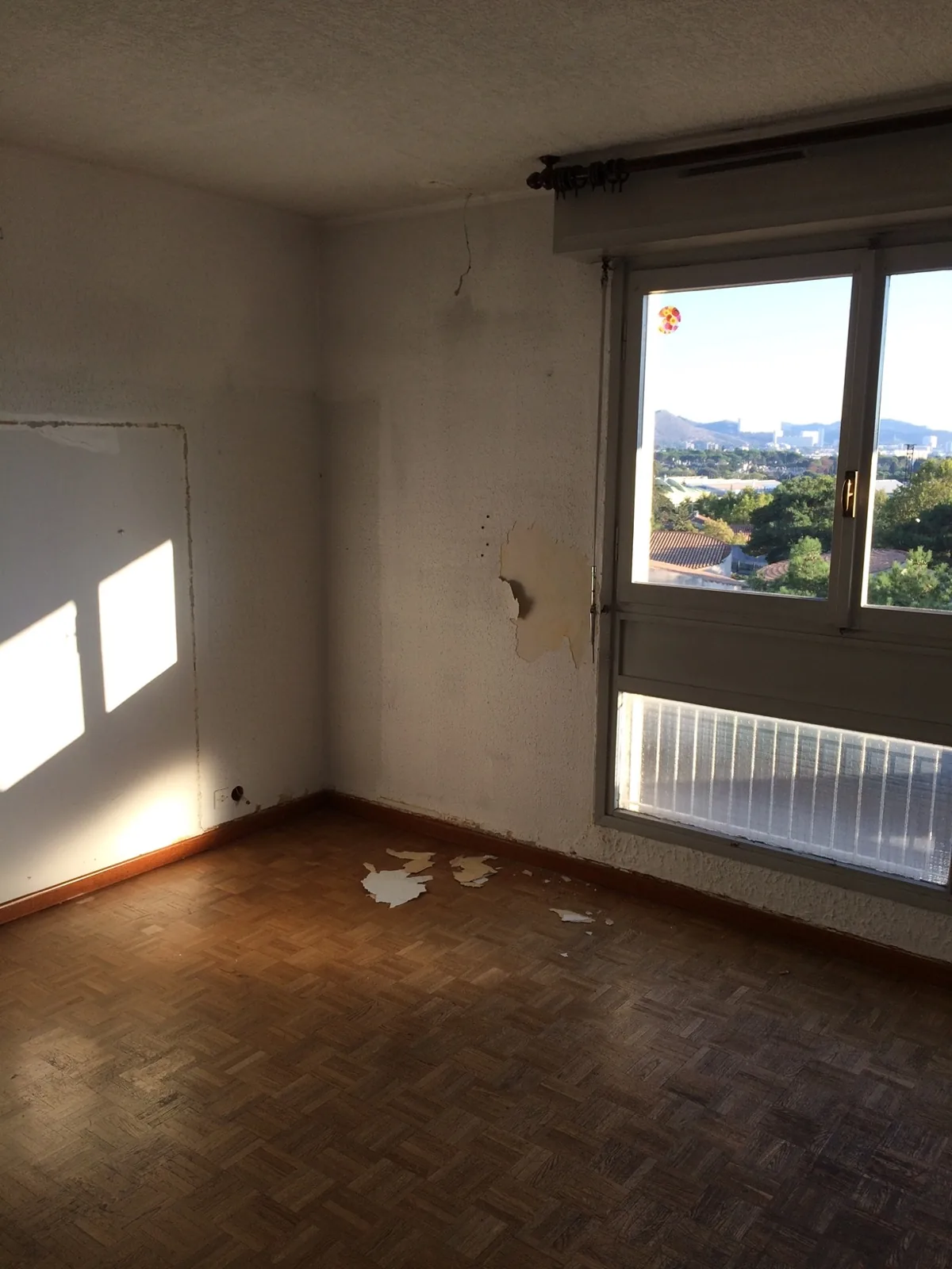 Appartement à Saint-Barnabé avant les travaux, pièce à rénover