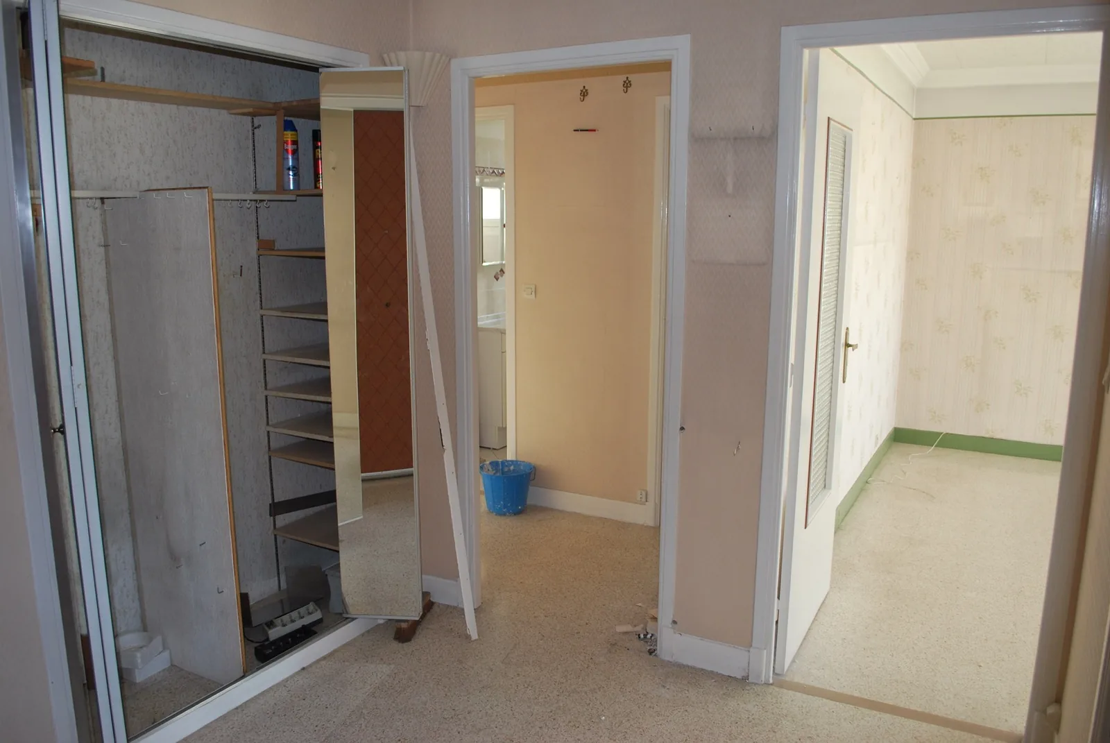 Appartement en bord de mer avant les travaux, intérieur existant