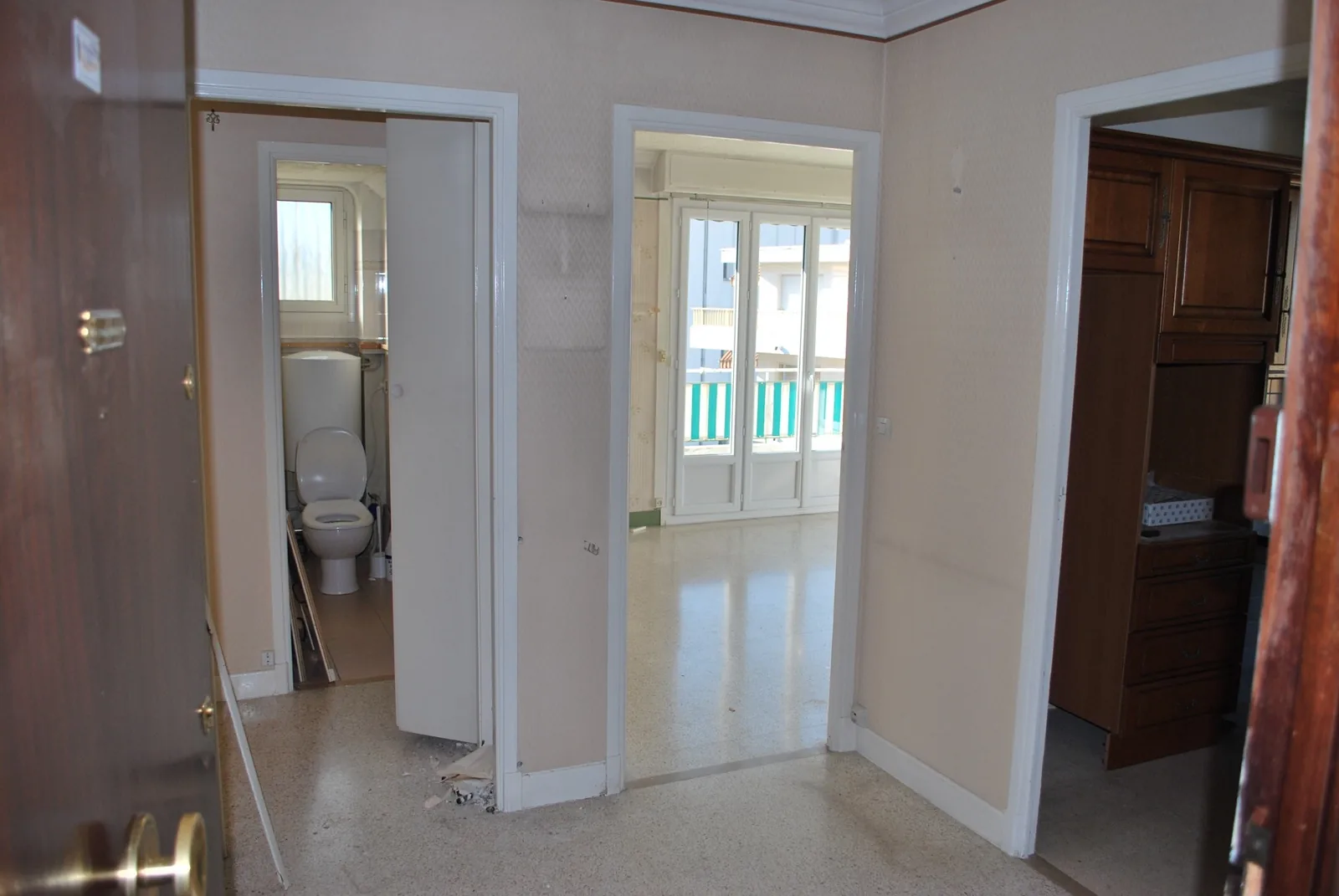 Appartement en bord de mer avant les travaux, ancienne pièce