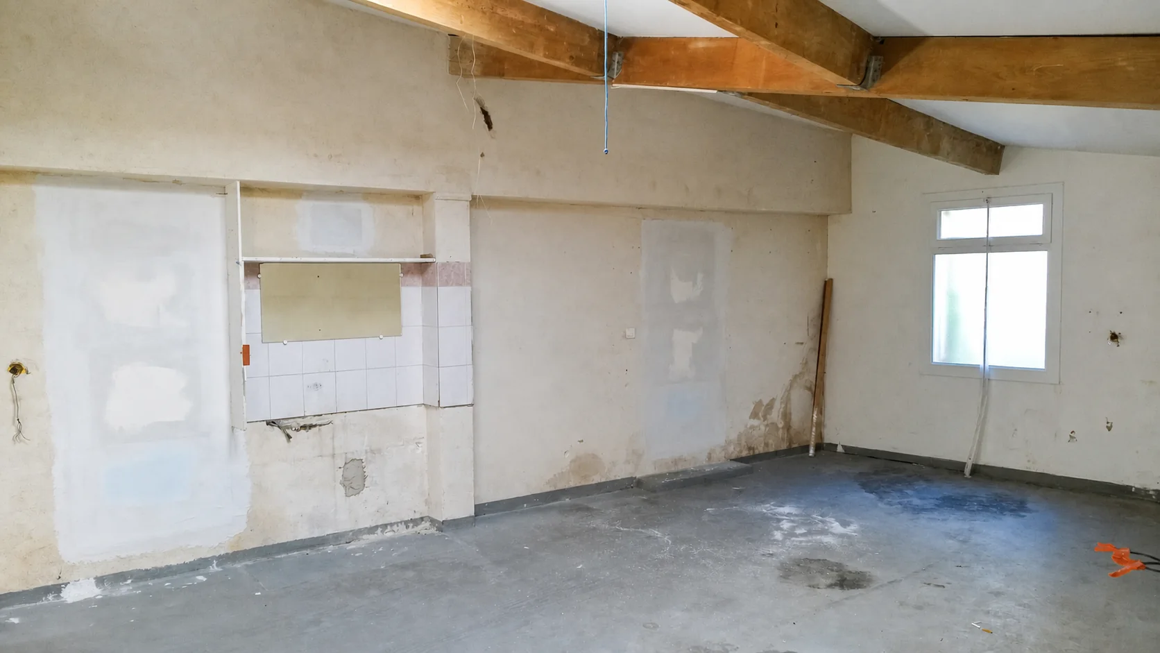 Atelier à Saint-Julien avant les travaux de transformation