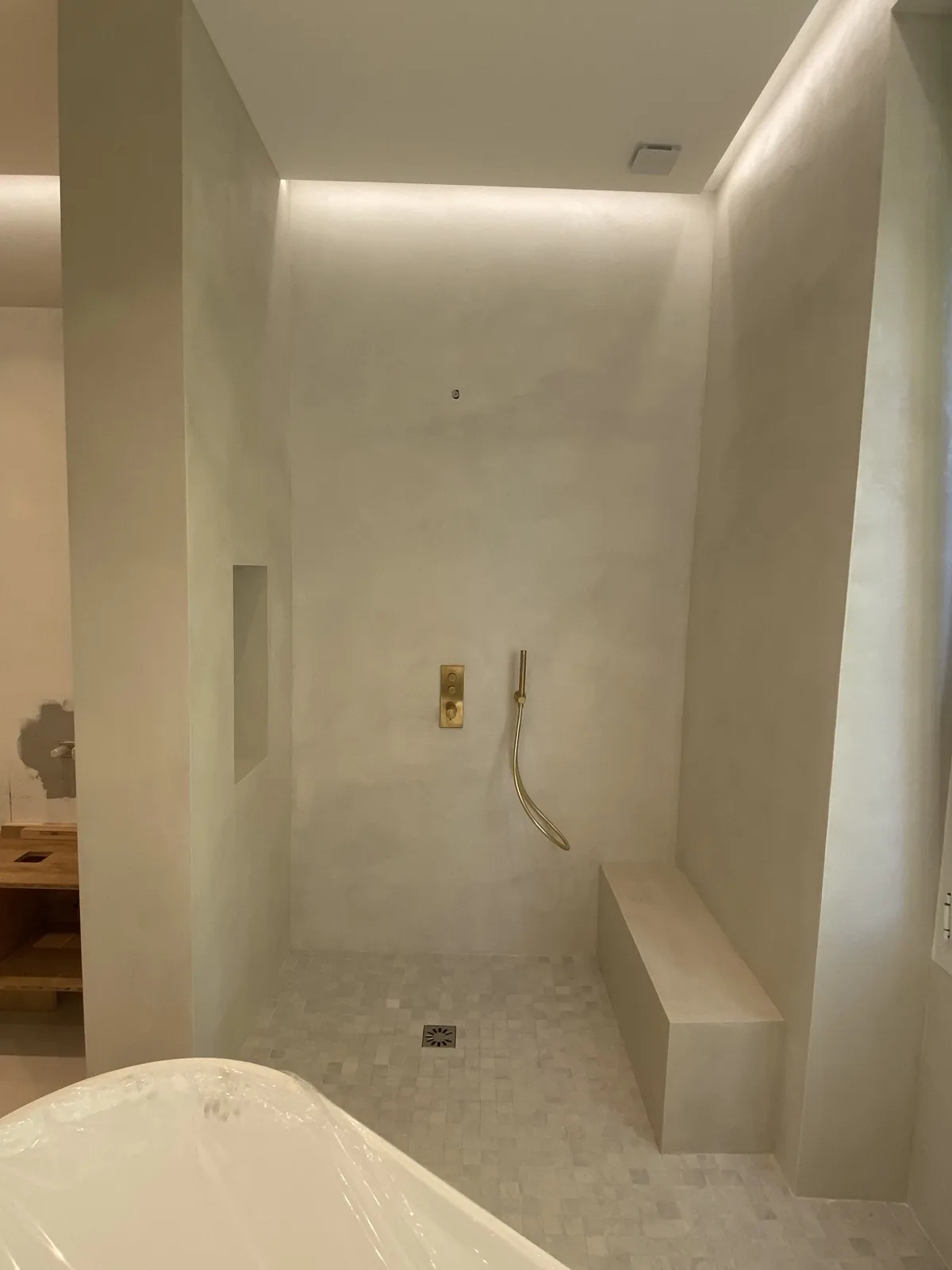Finitions d'une salle de bain